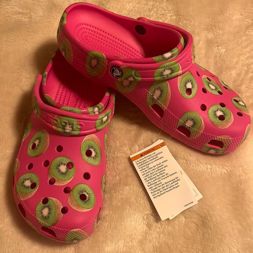 Sz 10 Kiwis 🥝 on Hot Pink Crocs